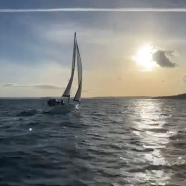 boat hire 600x600 - Sailing Boat