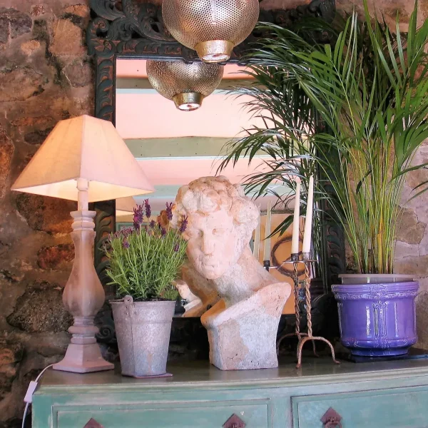 17th Centuary barn Sub tropical gardensbreakfast room casual 600x600 - 17th Century Barn