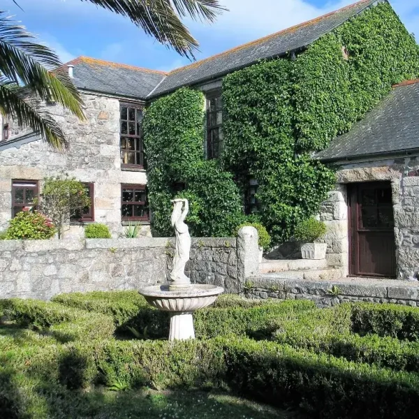 17th Centuary barn Sub tropical gardensednovean 600x600 - 17th Century Barn