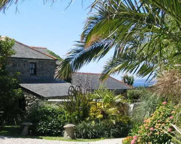 17th Centuary barn Sub tropical gardensednovean farm 1 600x480 - 17th Century Barn