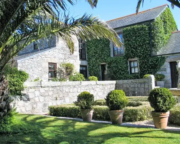 17th Centuary barn Sub tropical gardensednovean farm exterior 600x480 - 17th Century Barn