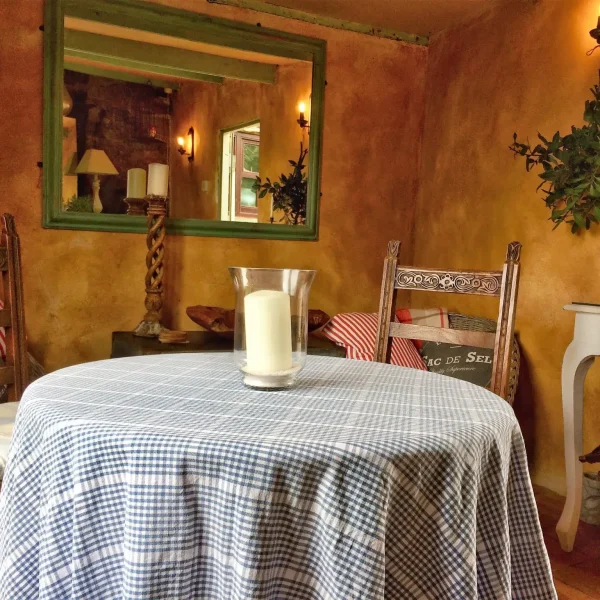 17th Centuary barn Sub tropical gardensinformal breakfast room scaled 1 600x600 - 17th Century Barn