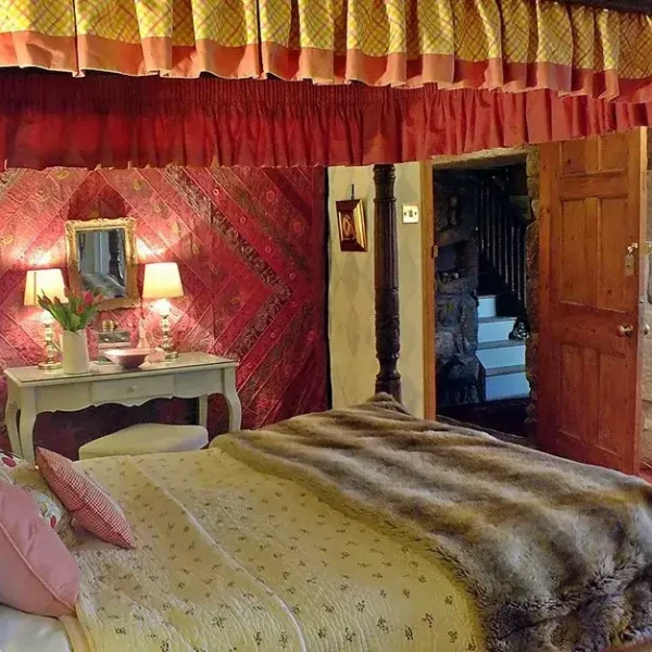 17th Centuary barn Sub tropical gardensp6 600x600 - 17th Century Barn