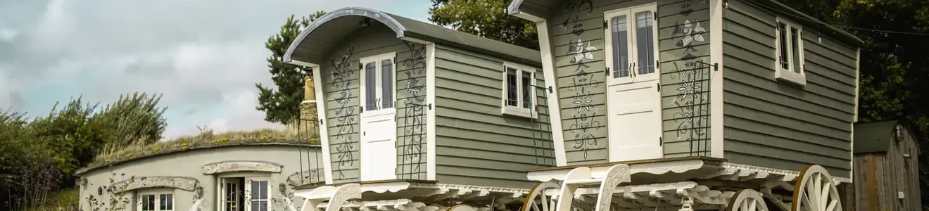 Luxury Homesteadd01136 78a0ccca1bb847499cafd54ebaef815fmv2 d 4837 3225 s 4 2 1320x300 - Salt Marsh Farm