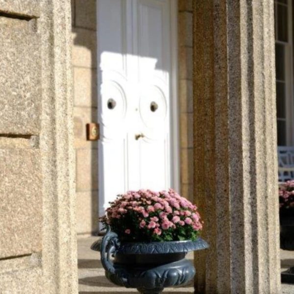 Holman House2EB59A5C A574 4F1C BA00 FA788ABA0DB4 1 201 a 600x600 - Holman House