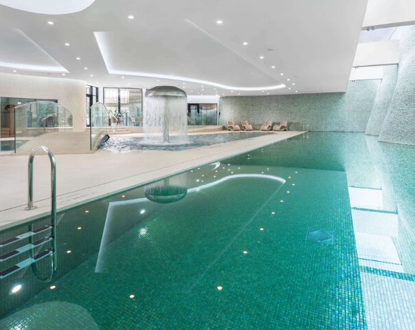 IMG 6745 600x478 - Iconic Clifftop Hotel