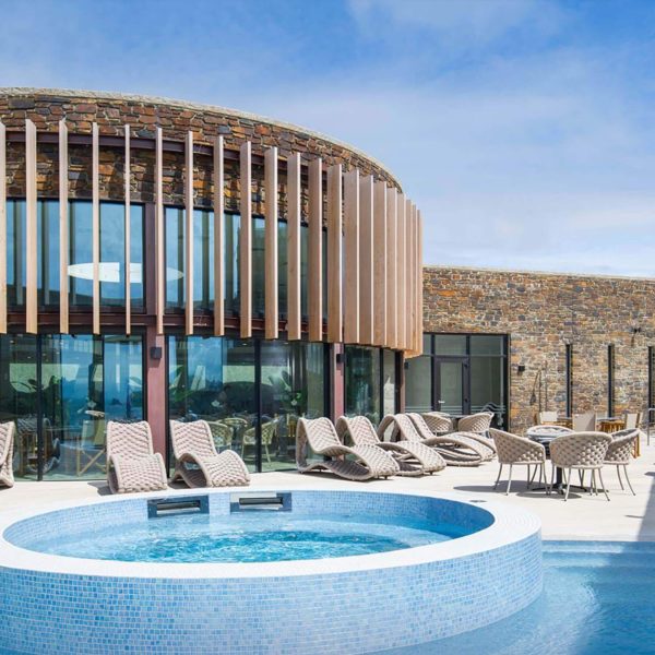 Iconic Hotel 0B444D2D A64A 4C0F A916 9CA8F987D0CD 1 201 a 600x600 - Iconic Clifftop Hotel