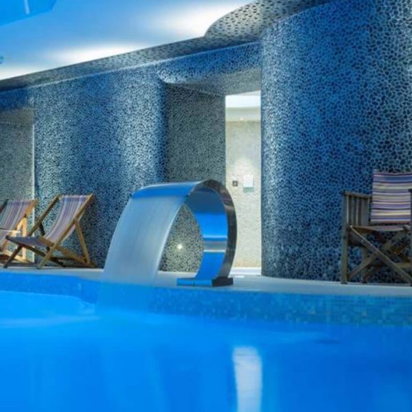 Iconic Hotel 0DE7A383 F99C 4DFE B500 75CD0B0A0037 1 201 a 600x600 - Iconic Clifftop Hotel