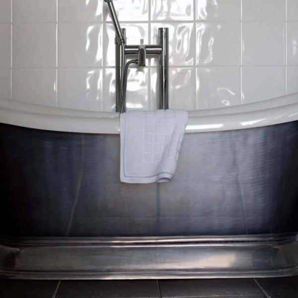 Iconic Hotel 227693A4 C927 4B83 B1BC A02E36B09327 1 201 a 600x600 - Iconic Clifftop Hotel