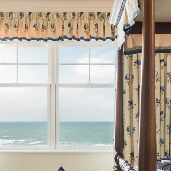 Iconic Hotel 2D983BEC 398C 4F32 BA72 AAE41B8EF6F3 1 201 a 600x600 - Iconic Clifftop Hotel