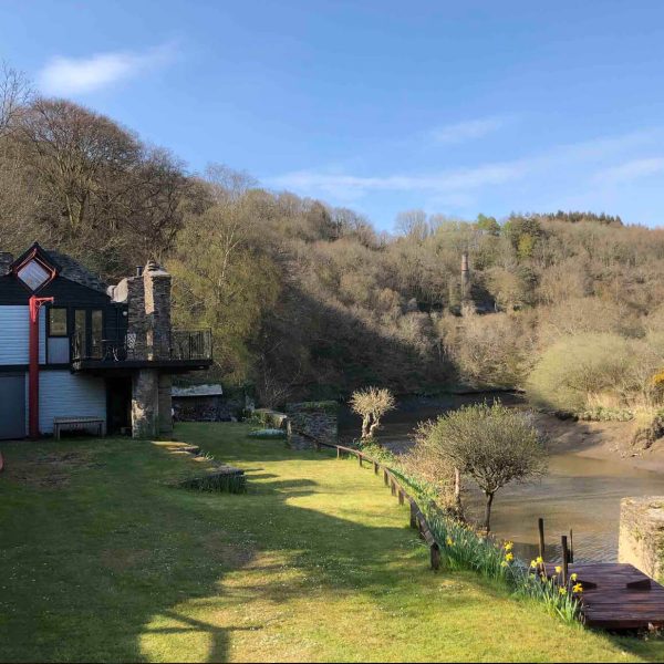 Boat House 00151F5D 8038 4DCF 80B9 E2C87991389F 1 201 a 600x600 - Boat House