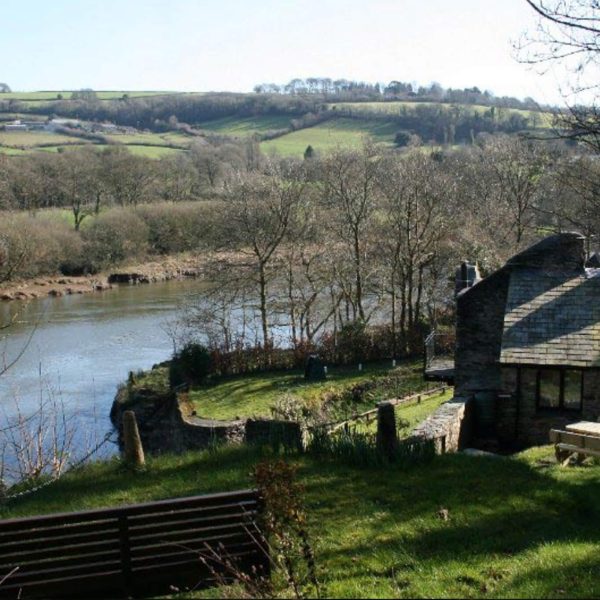 Boat House 496F1798 145E 42E3 9E7F 50E6BF809C6A 1 201 a 600x600 - Boat House