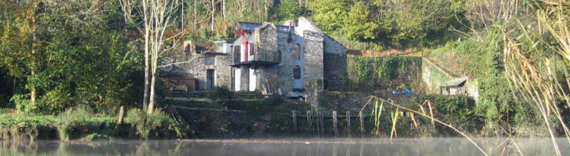 Boat House 99C80BF9 9874 4D58 BD9F 85548A9B17AB 1 201 a 2000x550 - Boat House