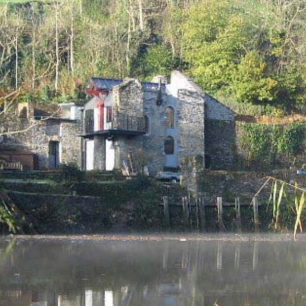 Boat House 99C80BF9 9874 4D58 BD9F 85548A9B17AB 1 201 a 600x600 - Boat House