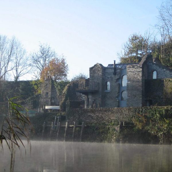 Boat House ABF088B4 2D6A 4C45 93EA 9917B72024D2 1 201 a 600x600 - Boat House