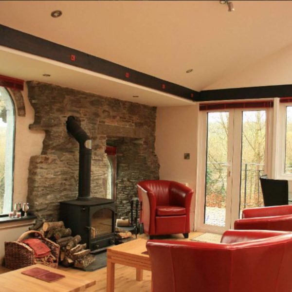 Boat House F3A6E84E 47D1 4E64 95DB ADFFFCA857A5 1 201 a 600x600 - Boat House