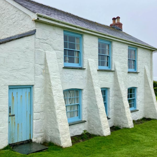 Count House627C2A4B D0B1 4ABC 97FA 00C5779D3F82 1 201 a 600x600 - The Count House