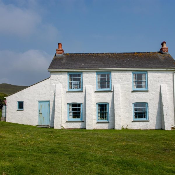 Front DSC 5225re 600x600 - The Count House