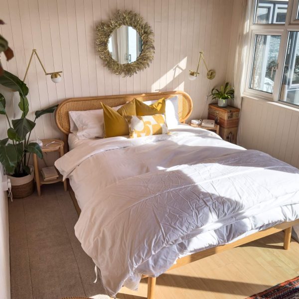 Clifftop ChaletC5BAE95D 45C2 4460 8526 5FF5B3E0ADE6 600x600 - Clifftop Chalet