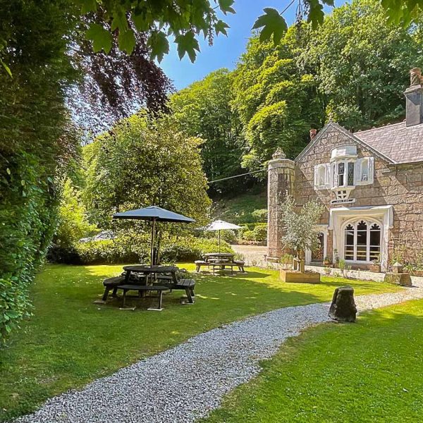 Historic Cornish Abbeybed breakfast cornwall st benets abbey 04 600x600 - Historic Cornish Abbey