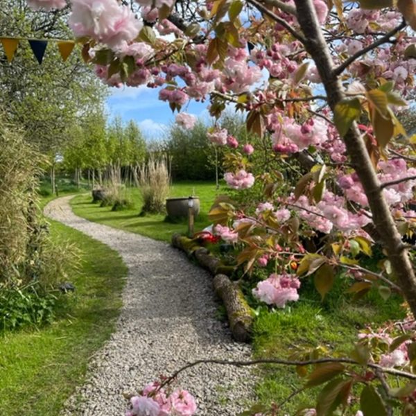 Lakeside RetreatIMG 0132 600x600 - Lakeside Retreat