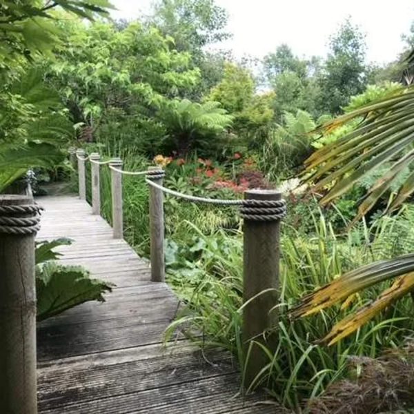 Lakeside RetreatIMG 5086 600x600 - Lakeside Retreat