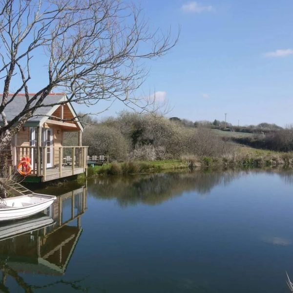 Lakeside RetreatP1030429 600x600 - Lakeside Retreat