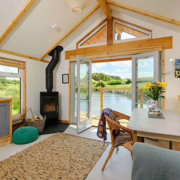 Lakeside RetreatPengelly Retreat IKX35606 600x600 - Lakeside Retreat