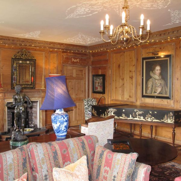 The Old Manor HouseEBB1F42E DDDE 41BA A6AE 8CA7D8C26BE6 1 201 a 600x600 - The Old Manor