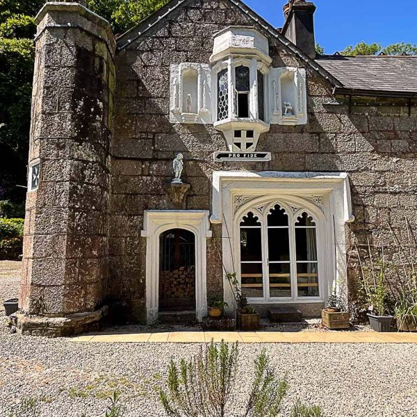 bed breakfast cornwall st benets abbey 24 600x600 - Historic Cornish Abbey