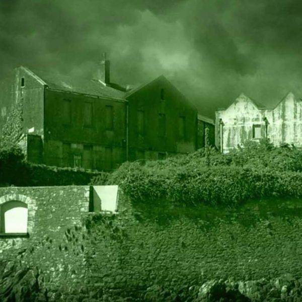 5D8C6281 7159 47E7 92B9 86121438869D 1 105 c 600x600 - Prison Island