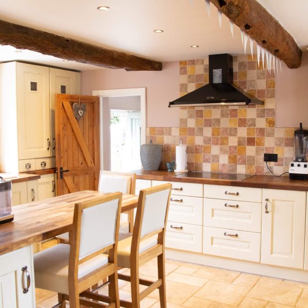Fyfield HouseHouse Kitchen 37 600x600 - Fyfield House