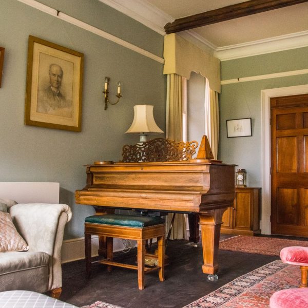 Flushing Estate36F0BB60 3E75 4BE3 A5CA D01E718FA06E 600x600 - Flushing Estate