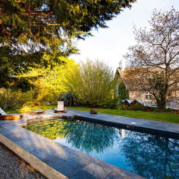 Devon Country RetreatB5364197 DA3C 467E 8BED C9CAF12D5472 1 105 c 600x600 - Devon Country Retreat