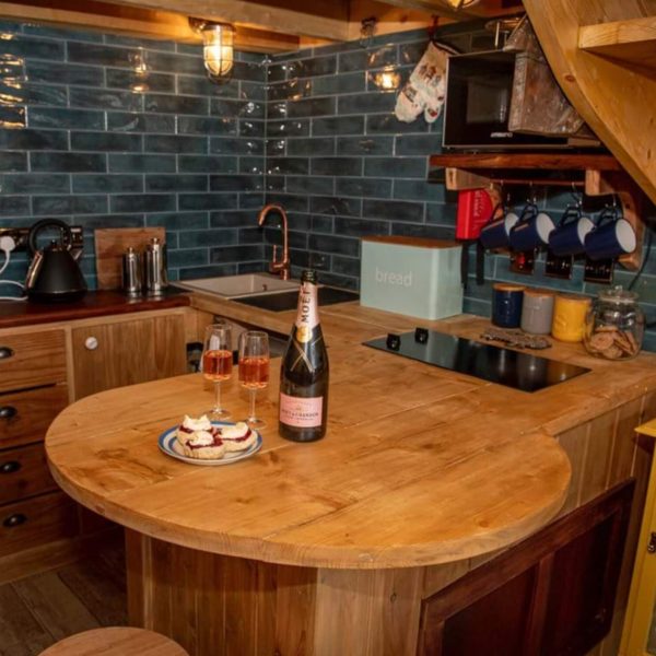 Quay Boat HouseE39E40F7 FFC8 4007 AE4D 152B14E21287 1 201 a 600x600 - Quay Boathouse