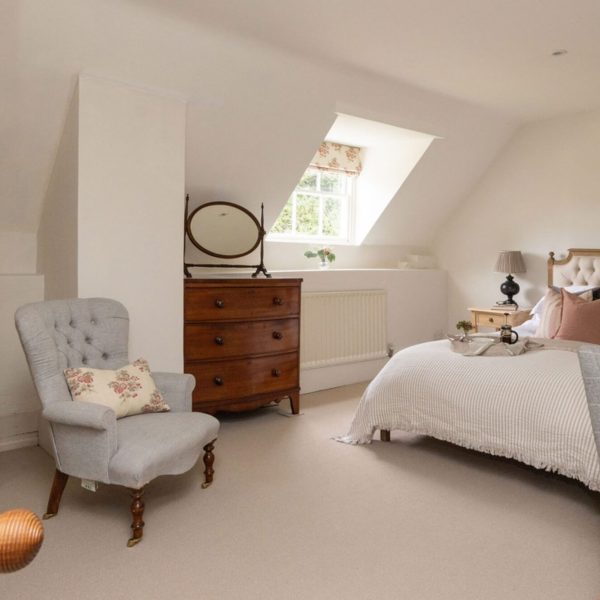 Bracken Cottage040ECE43 4C93 4637 9537 592CE3F6DF26 1 105 c 600x600 - Bracken