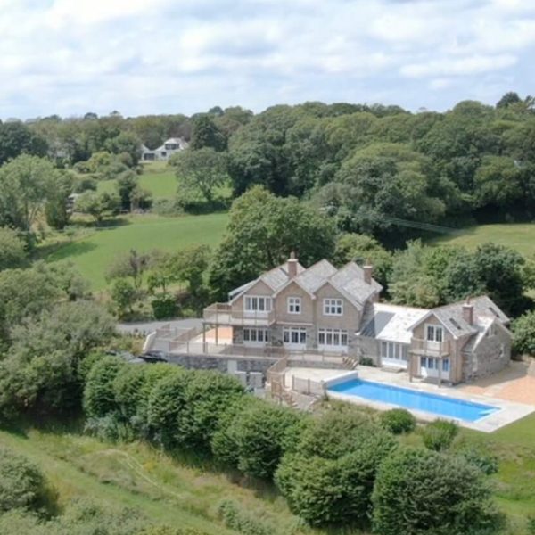 Combe Morvan329B5CBD 92AA 4B68 B89B 727D0AB8E93A 1 105 c e1770799879621 600x600 - Combe Morvan